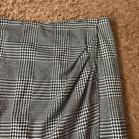 Lane Bryant Classic Black and White Plaid Skirt Sz 16 Houndstooth Faux Wrap - Picture 2 of 4